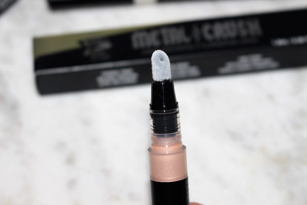 Kat Von D Metal Crush Liquid Highlighter Review & Swatches 4 kat von d metal crush liquid highlighter review 2