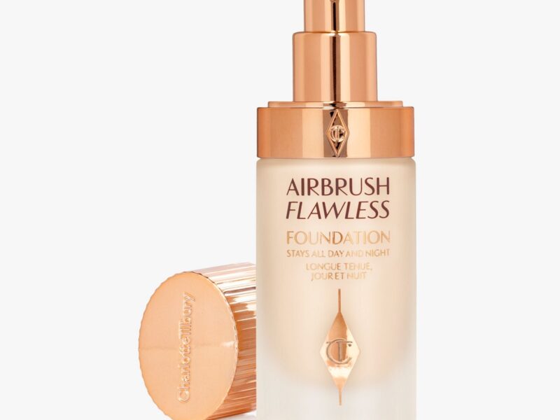 Charlotte Tilbury Airbrush Flawless Foundation Review & Swatches