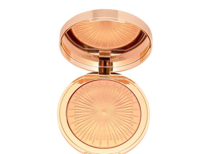 Charlotte Tilbury Magic Star Highlighter Review & Swatch