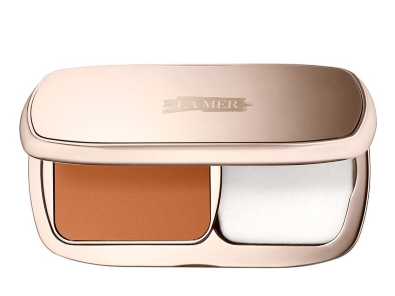 La Mer Soft Moisture Powder Foundation SPF 30 Review & Swatches