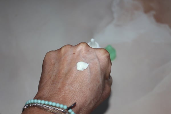 Mimétique Everyday50 Invisible Face Fluid Review: One of the Best SPF50s for Daily Use? 4 Mimétique Everyday50 Invisible Face Fluid Texture