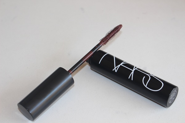 NARS Notorious Mascara Review: Before & After Photos 7 NARS Notorious Mascara in Infamous Brown